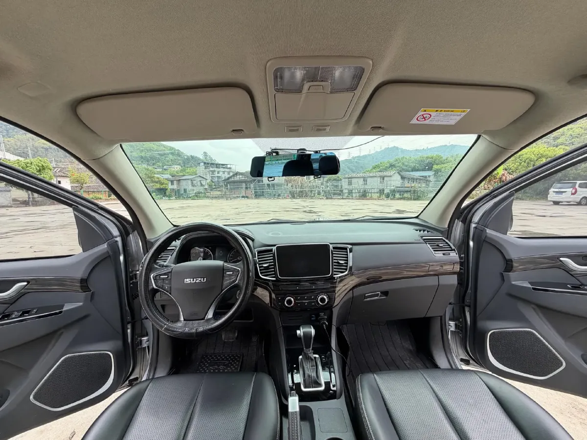 2019 Isuzu LingTuo 2.5T 129HP L4 6AT,autocango,china used car exporter,china ev exporter,chinese used car exporter,chinese used ev exporter