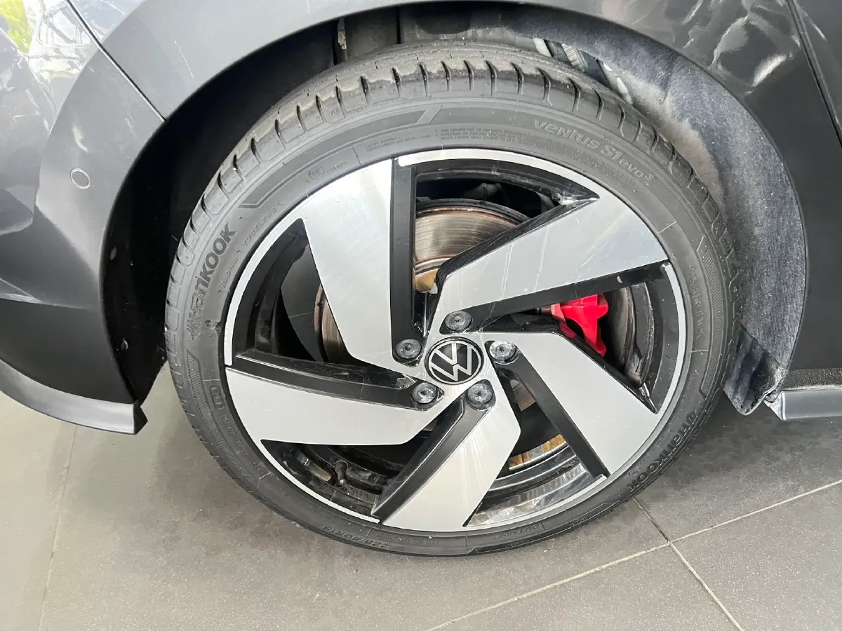 2021 Volkswagen GolfGTI 2.0T 220HP L4 7DCT,autocango,china used car exporter,china ev exporter,chinese used car exporter,chinese used ev exporter