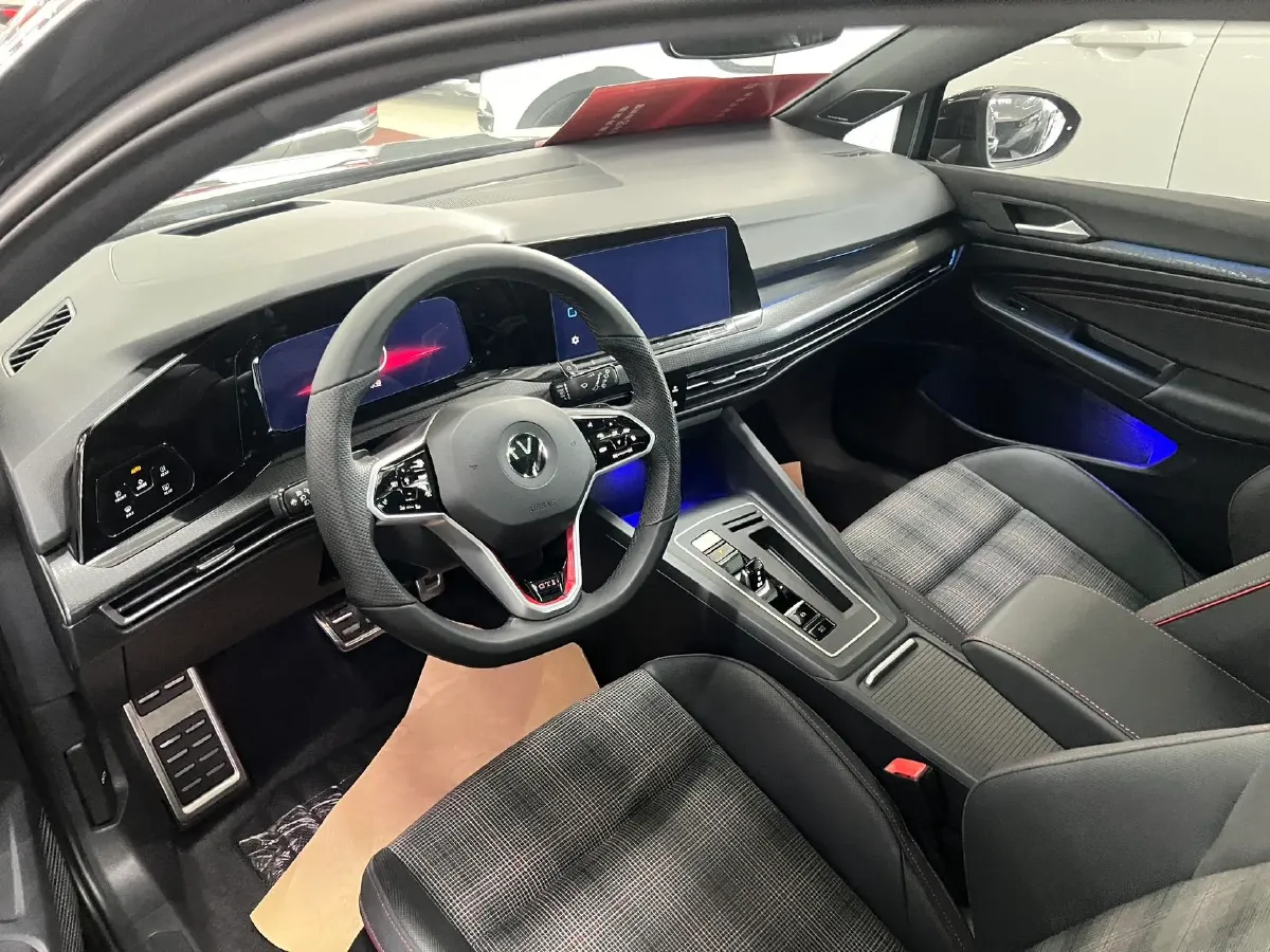 2021 Volkswagen GolfGTI 2.0T 220HP L4 7DCT,autocango,china used car exporter,china ev exporter,chinese used car exporter,chinese used ev exporter