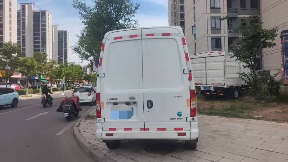 2021 MAXUS XinTu V80 2.0T 139HP L4 6MT,autocango,china used car exporter,china ev exporter,chinese used car exporter,chinese used ev exporter