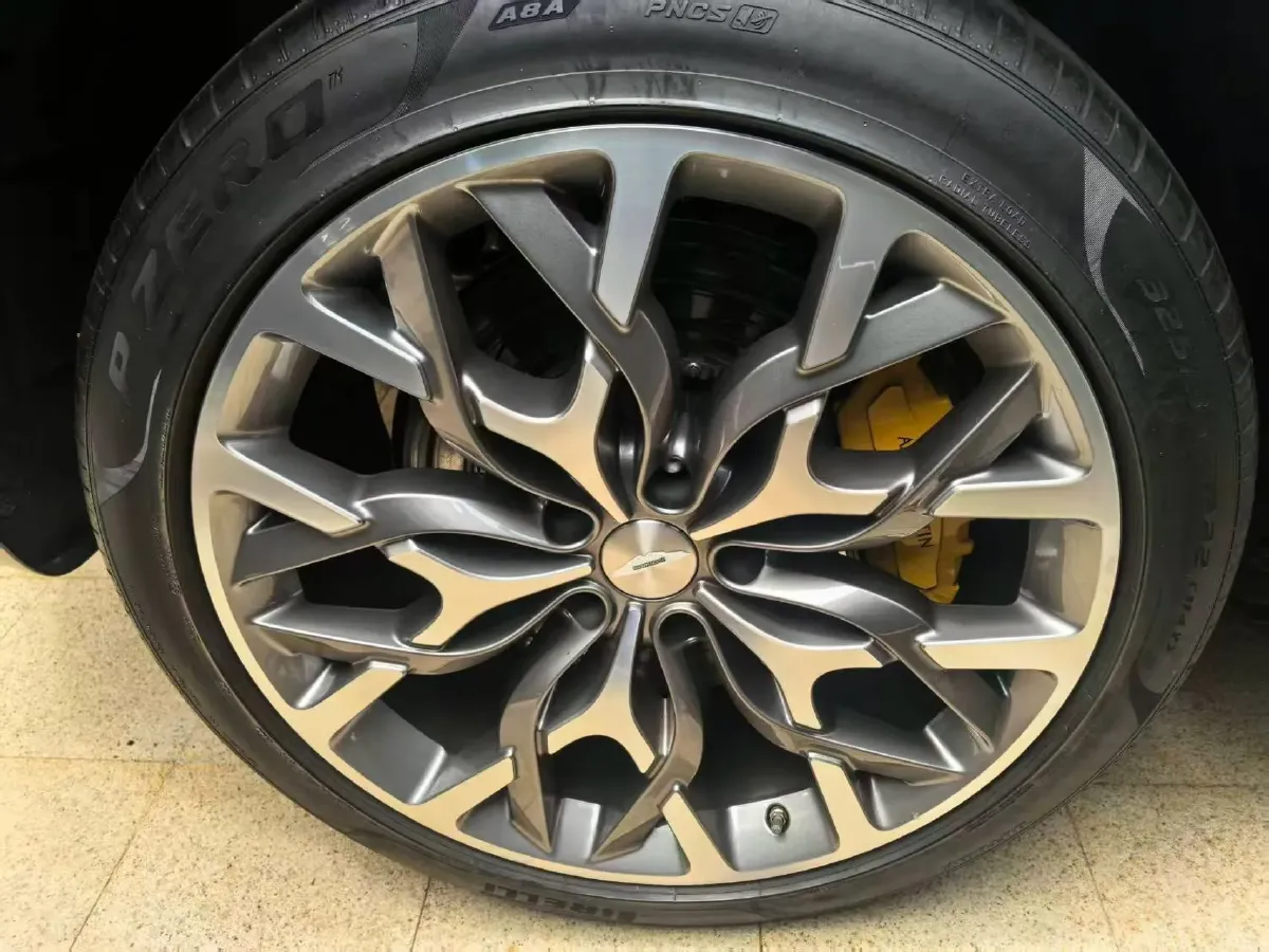 2022 Aston Martin DBX 4.0T 550HP V8 9AT,autocango,china used car exporter,china ev exporter,chinese used car exporter,chinese used ev exporter