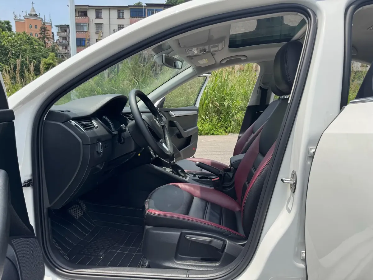 2018 Skoda Octavia 1.6L 110HP L4 6AT,autocango,china used car exporter,china ev exporter,chinese used car exporter,chinese used ev exporter