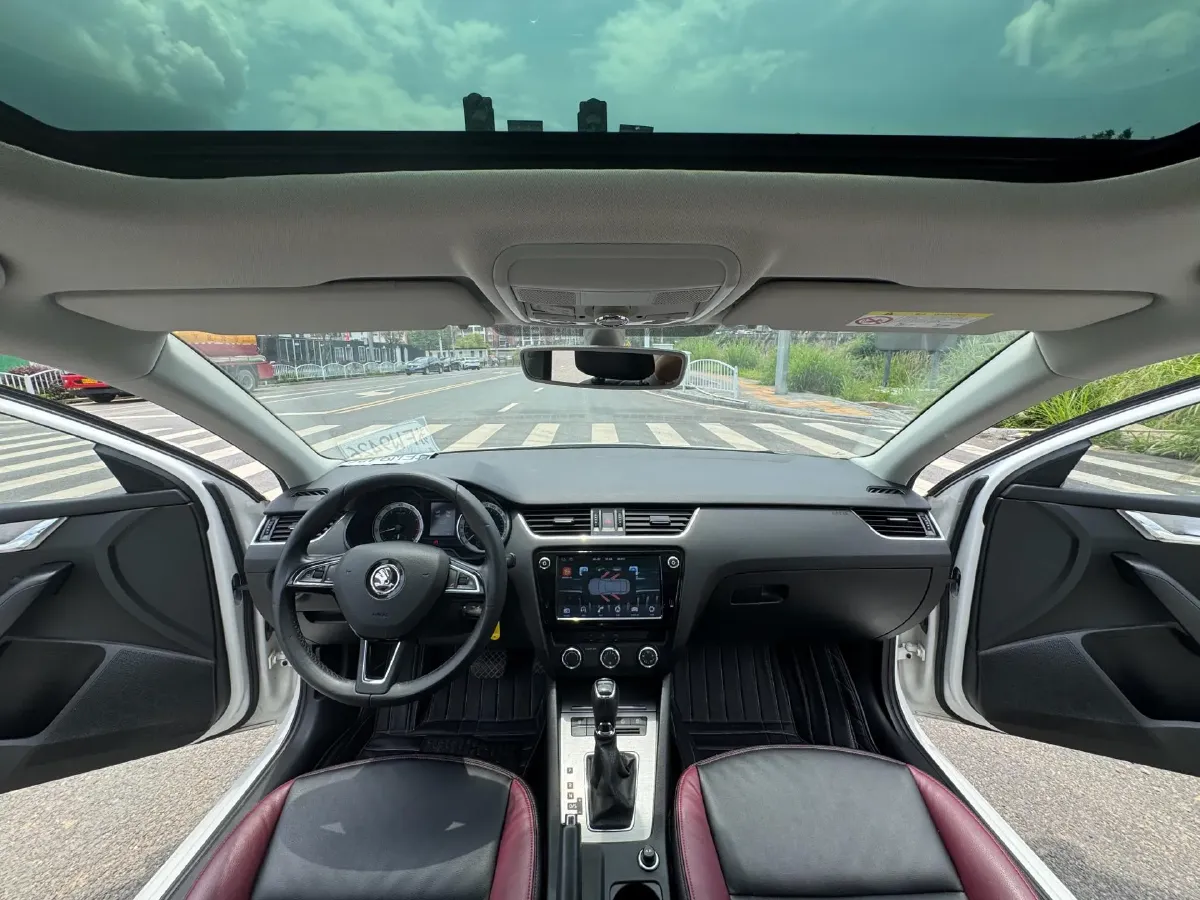 2018 Skoda Octavia 1.6L 110HP L4 6AT,autocango,china used car exporter,china ev exporter,chinese used car exporter,chinese used ev exporter