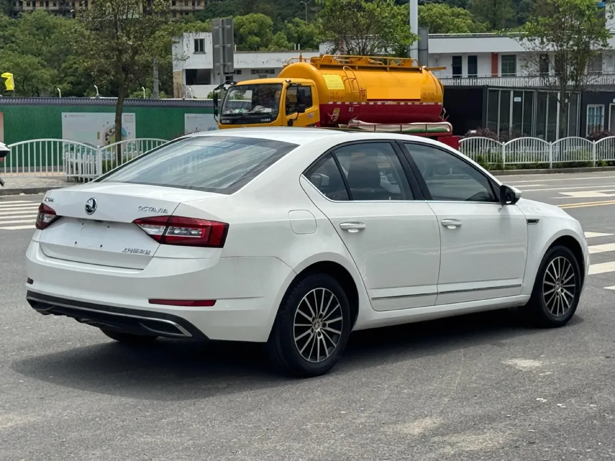 2018 Skoda Octavia 1.6L 110HP L4 6AT,autocango,china used car exporter,china ev exporter,chinese used car exporter,chinese used ev exporter