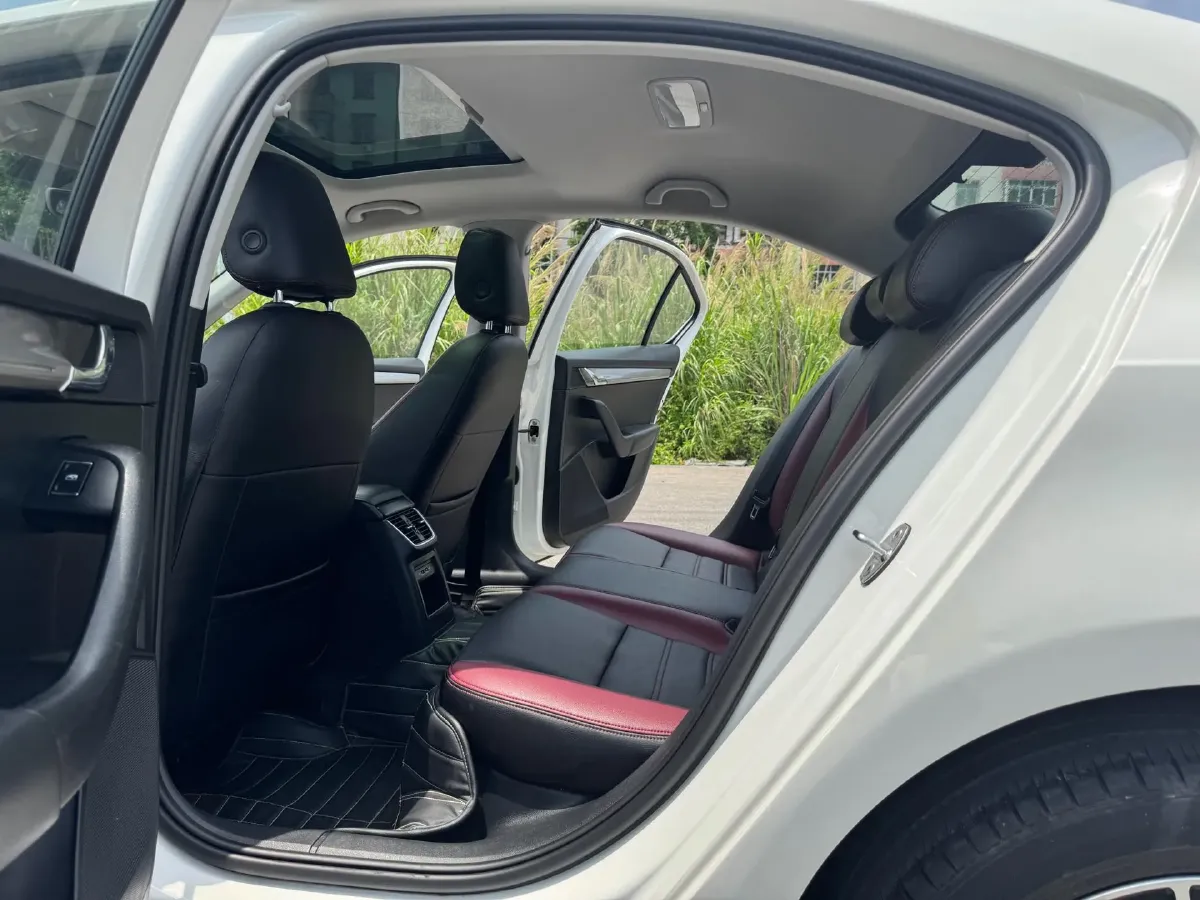 2018 Skoda Octavia 1.6L 110HP L4 6AT,autocango,china used car exporter,china ev exporter,chinese used car exporter,chinese used ev exporter