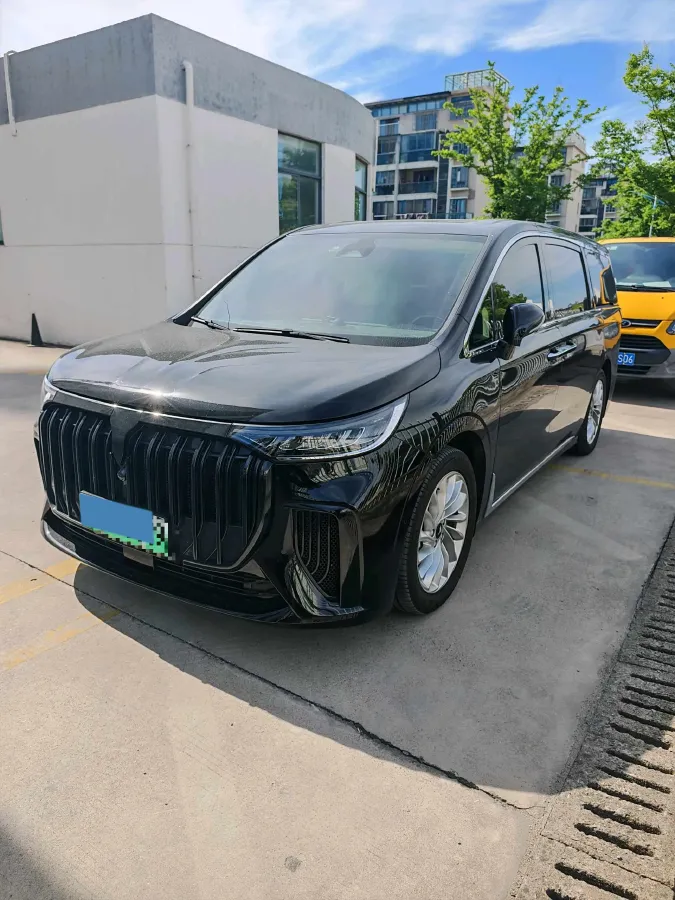 2022 Voyah Dream 1.5T 136HP L4 PHEV 25.57KWH,autocango,china used car exporter,china ev exporter,chinese used car exporter,chinese used ev exporter