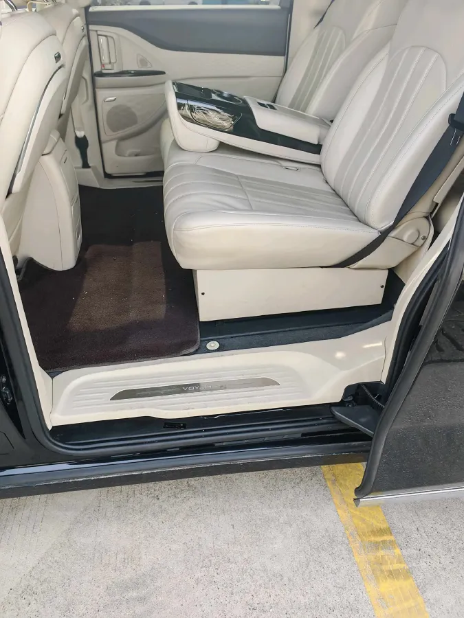 2022 Voyah Dream 1.5T 136HP L4 PHEV 25.57KWH,autocango,china used car exporter,china ev exporter,chinese used car exporter,chinese used ev exporter