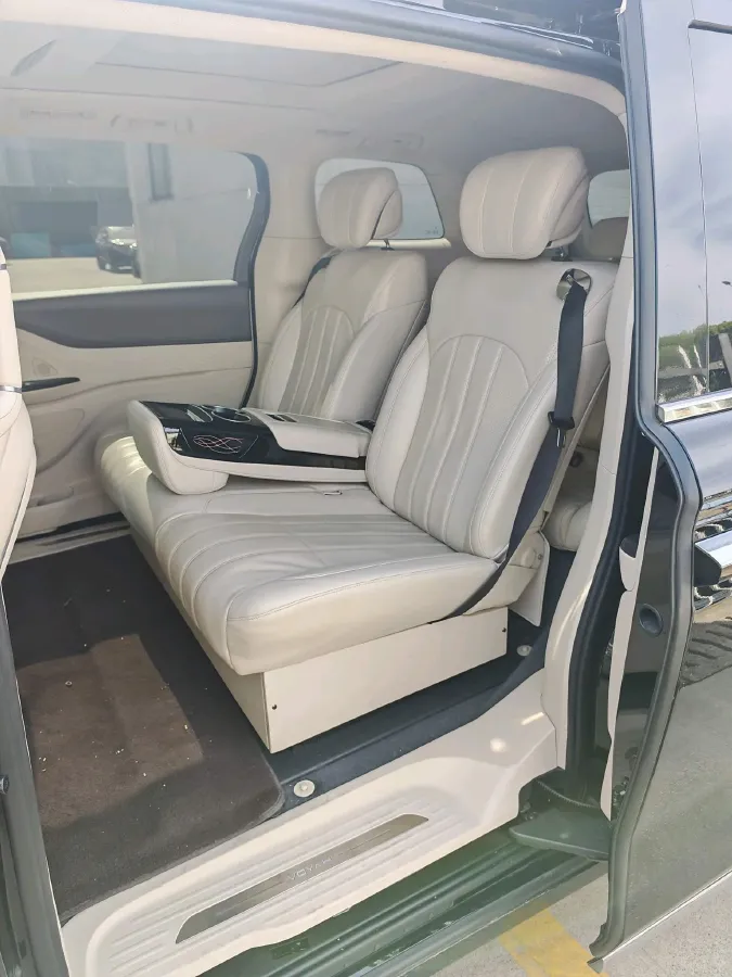 2022 Voyah Dream 1.5T 136HP L4 PHEV 25.57KWH,autocango,china used car exporter,china ev exporter,chinese used car exporter,chinese used ev exporter