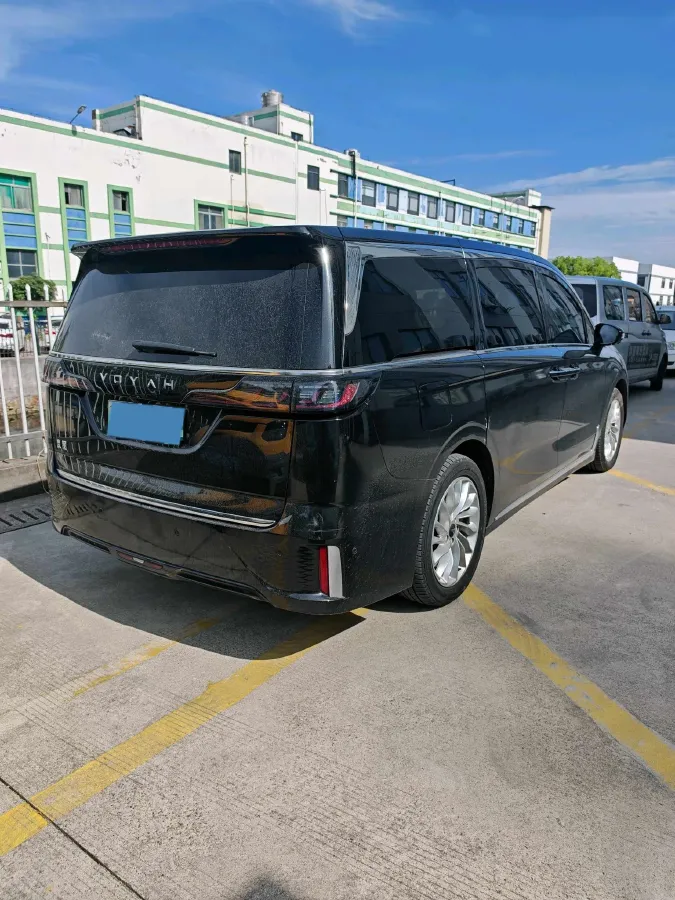 2022 Voyah Dream 1.5T 136HP L4 PHEV 25.57KWH,autocango,china used car exporter,china ev exporter,chinese used car exporter,chinese used ev exporter