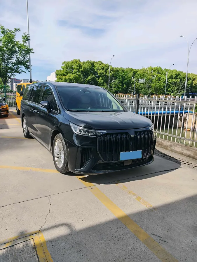 2022 Voyah Dream 1.5T 136HP L4 PHEV 25.57KWH,autocango,china used car exporter,china ev exporter,chinese used car exporter,chinese used ev exporter