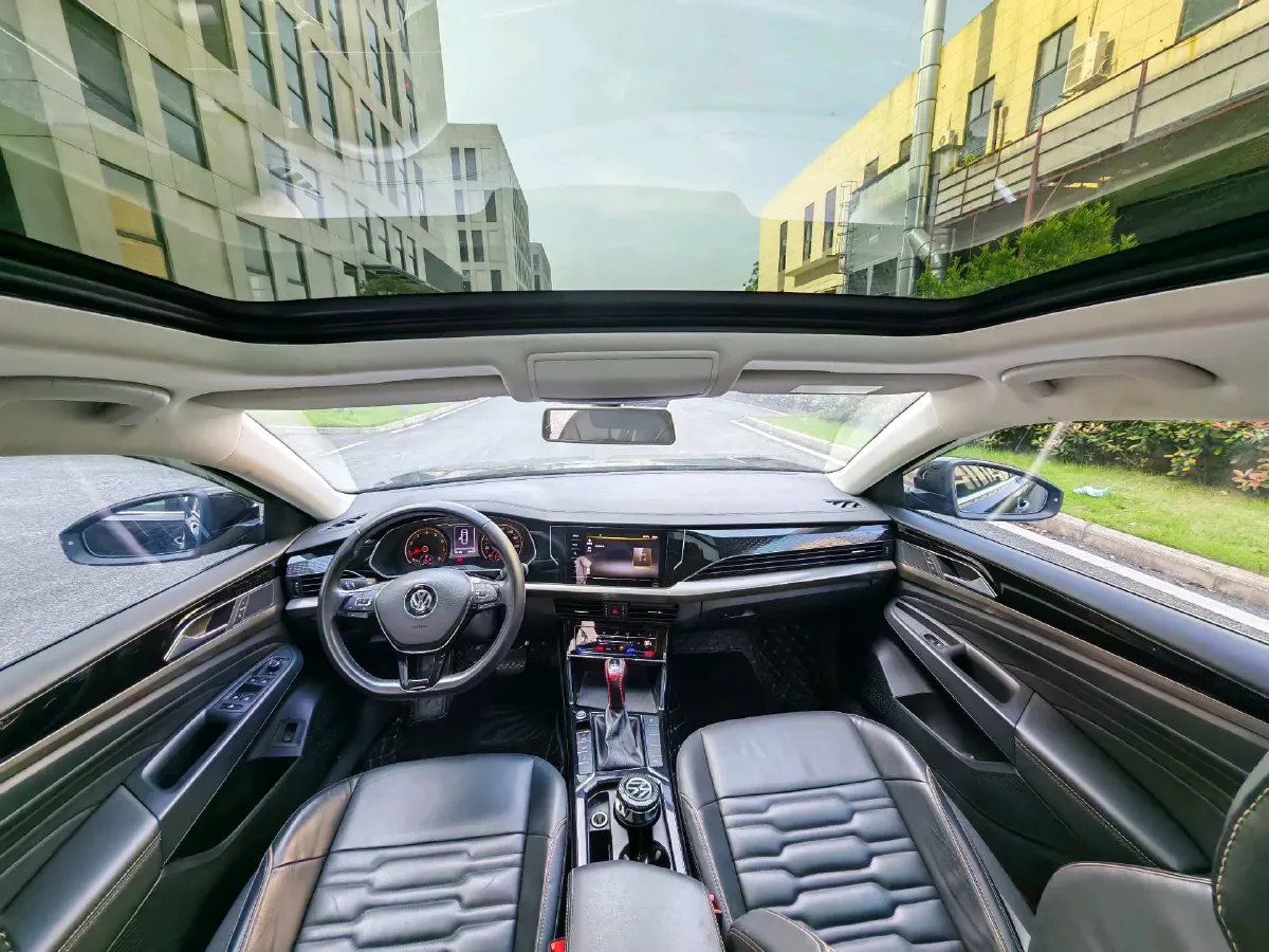 2020 Volkswagen Passat 2.0T 186HP L4 7DCT,autocango,china used car exporter,china ev exporter,chinese used car exporter,chinese used ev exporter