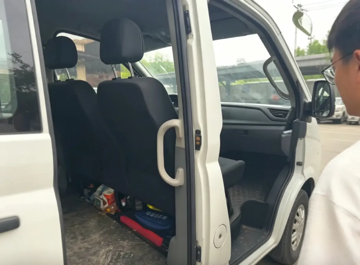 2023 MAXUS XinTu V80 2.0T 127HP L4 6MT,autocango,china used car exporter,china ev exporter,chinese used car exporter,chinese used ev exporter