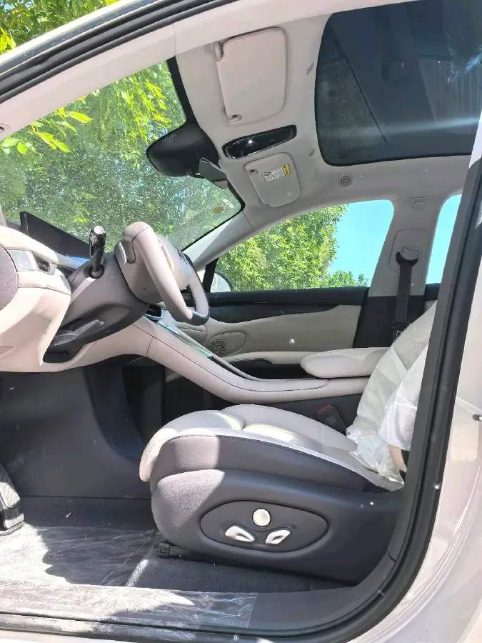 2023 IM LS6 BEV 71KWH,autocango,china used car exporter,china ev exporter,chinese used car exporter,chinese used ev exporter