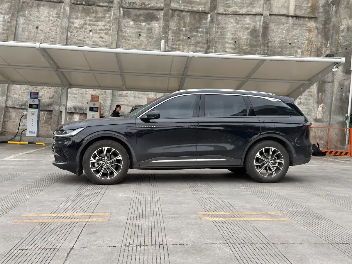 2025 Lincoln Nautilus 2.0T 261HP L4 8AT,autocango,china used car exporter,china ev exporter,chinese used car exporter,chinese used ev exporter