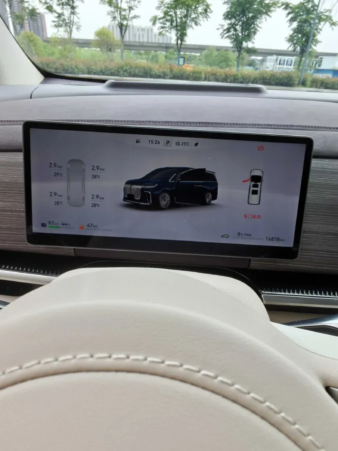 2025 Voyah Dream 1.5T 150HP L4 PHEV 41.7KWH,autocango,china used car exporter,china ev exporter,chinese used car exporter,chinese used ev exporter