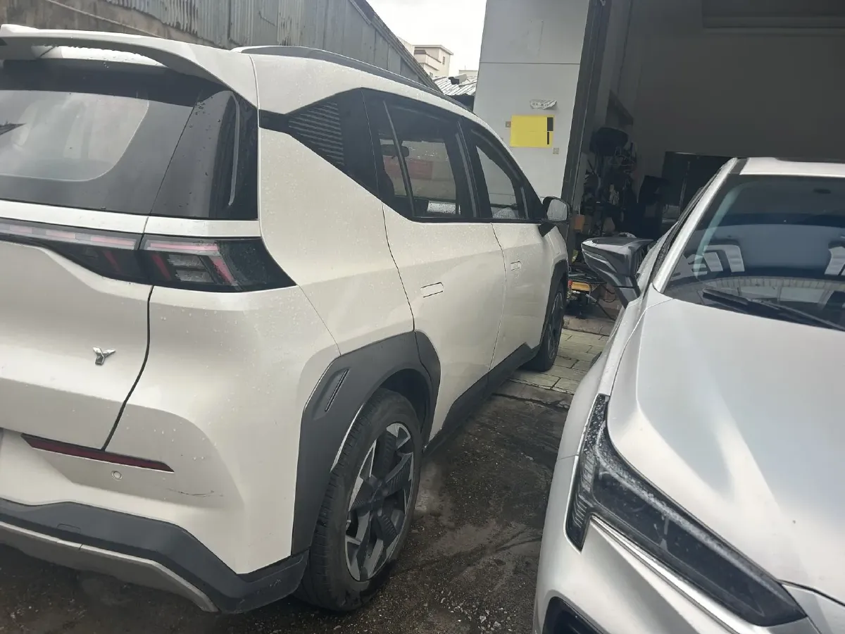 2022 Geely Okavango 1.8T 184HP L4 7DCT,autocango,china used car exporter,china ev exporter,chinese used car exporter,chinese used ev exporter