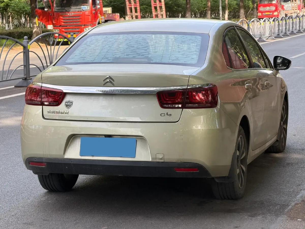2018 Citroen C4 C-Quatre 1.6L 117HP L4 5MT,autocango,china used car exporter,china ev exporter,chinese used car exporter,chinese used ev exporter