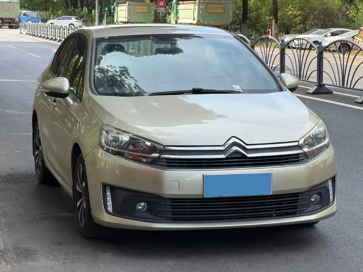 2018 Citroen C4 C-Quatre 1.6L 117HP L4 5MT,autocango,china used car exporter,china ev exporter,chinese used car exporter,chinese used ev exporter