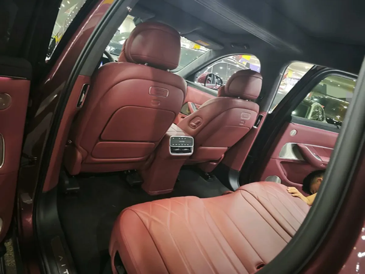 2025 AITO AITO M8 REEV 160HP REEV 53.4KWH,autocango,china used car exporter,china ev exporter,chinese used car exporter,chinese used ev exporter