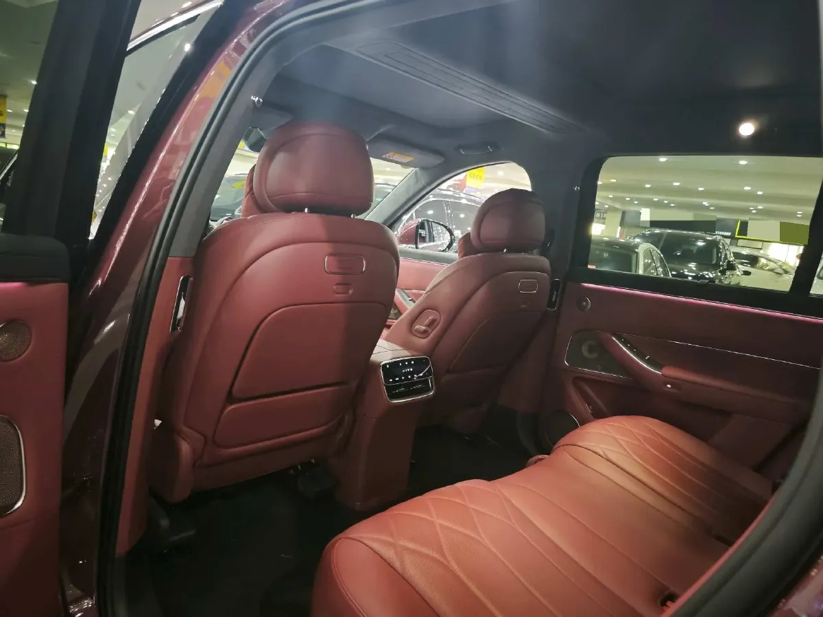 2025 AITO AITO M8 REEV 160HP REEV 53.4KWH,autocango,china used car exporter,china ev exporter,chinese used car exporter,chinese used ev exporter