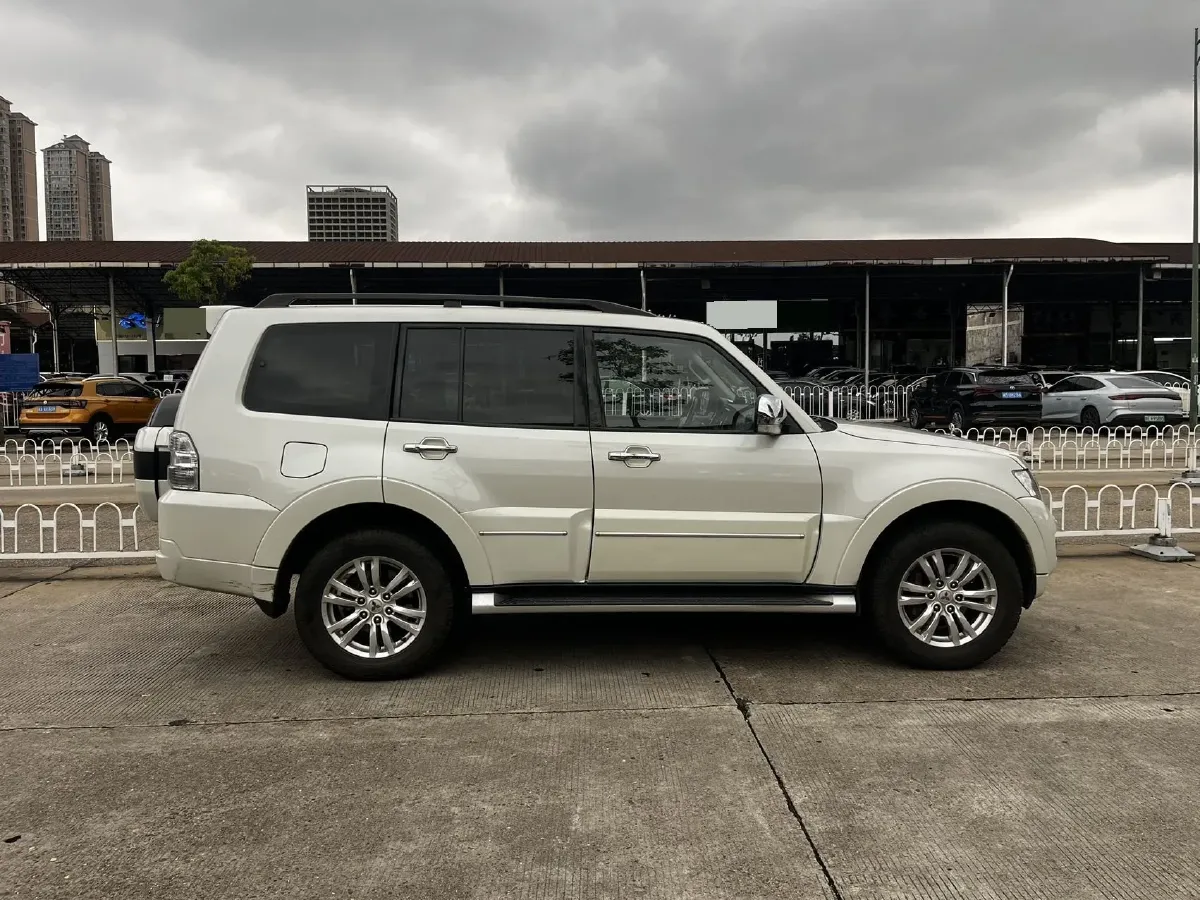 2018 Mitsubishi Pajero 3.0L 174HP V6 5AT,autocango,china used car exporter,china ev exporter,chinese used car exporter,chinese used ev exporter