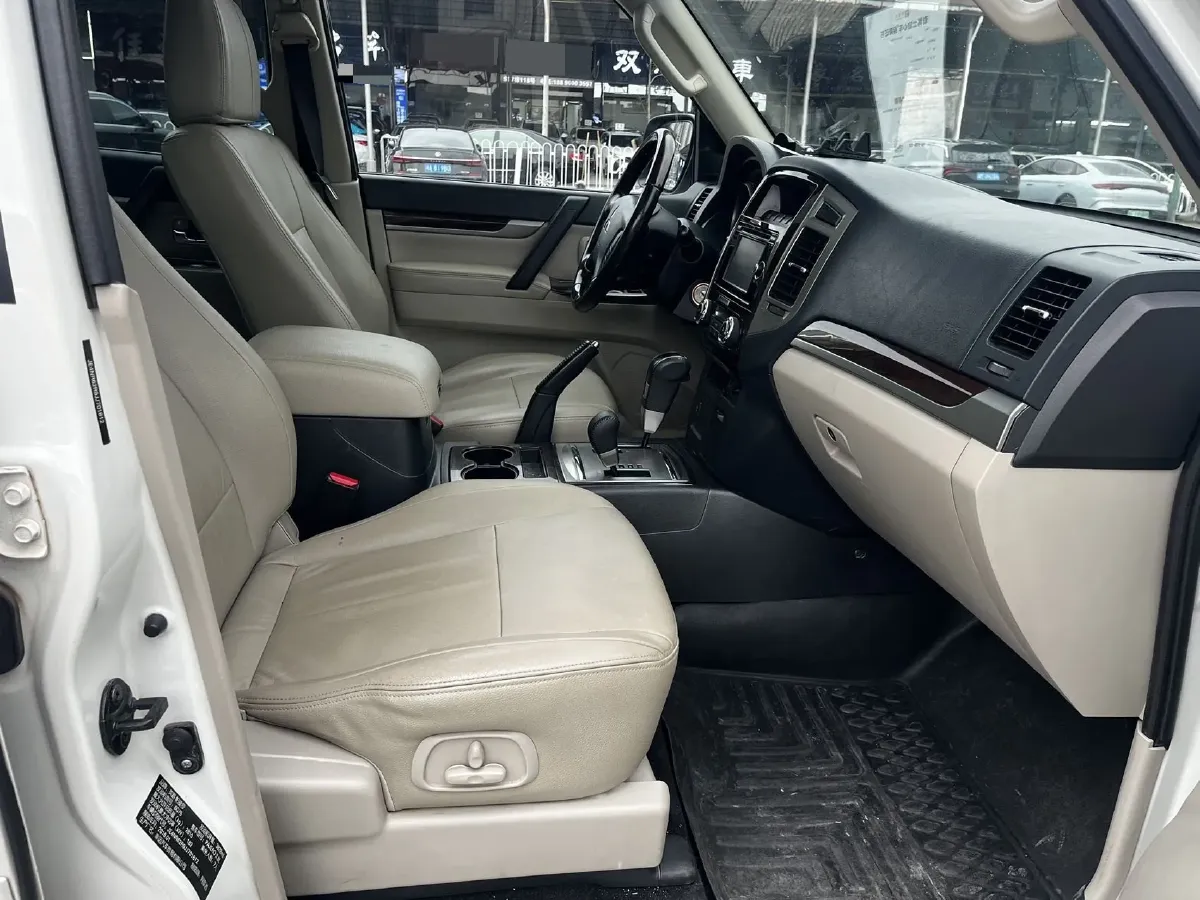 2018 Mitsubishi Pajero 3.0L 174HP V6 5AT,autocango,china used car exporter,china ev exporter,chinese used car exporter,chinese used ev exporter