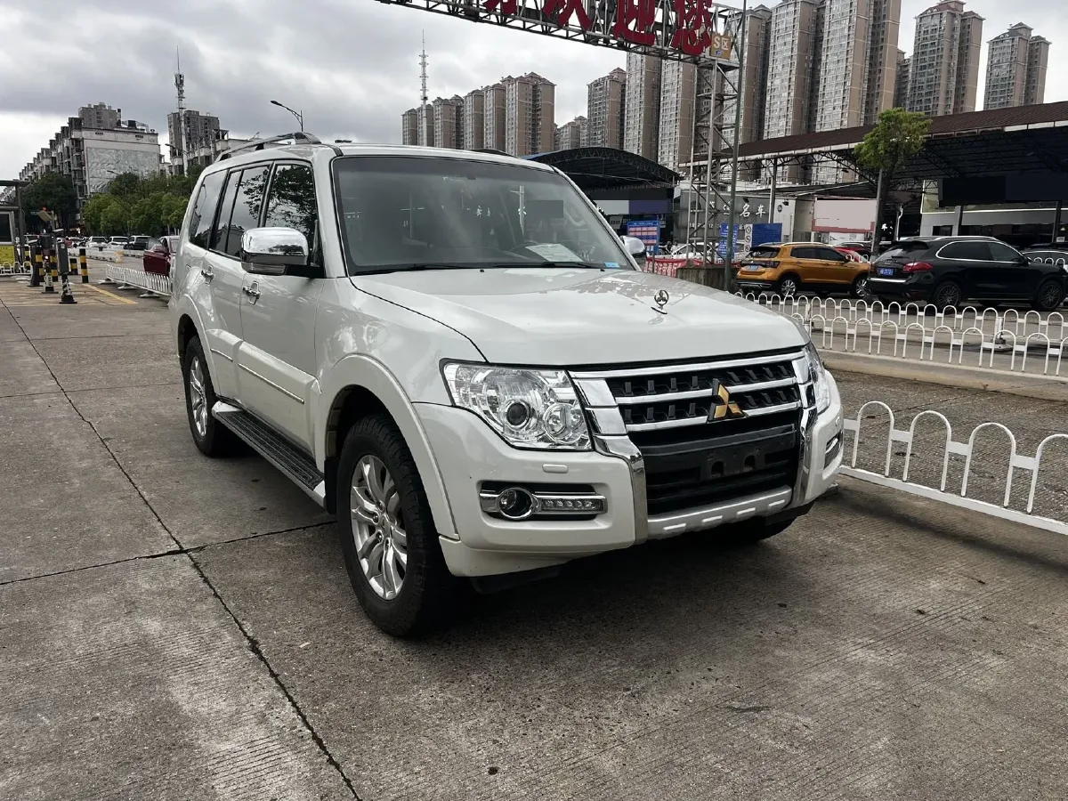 2018 Mitsubishi Pajero 3.0L 174HP V6 5AT,autocango,china used car exporter,china ev exporter,chinese used car exporter,chinese used ev exporter