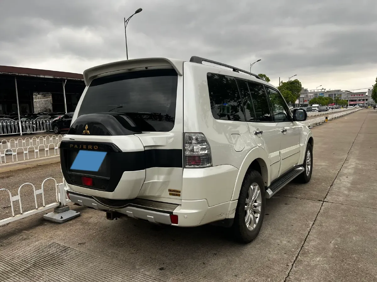 2018 Mitsubishi Pajero 3.0L 174HP V6 5AT,autocango,china used car exporter,china ev exporter,chinese used car exporter,chinese used ev exporter