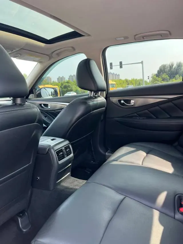 2018 Jeep Grand Commander 2.0T 265HP L4 9AT,autocango,china used car exporter,china ev exporter,chinese used car exporter,chinese used ev exporter