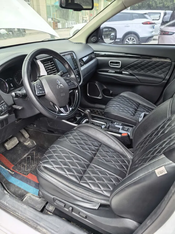 2020 Mitsubishi Outlander 2.0L 166HP L4 CVT,autocango,china used car exporter,china ev exporter,chinese used car exporter,chinese used ev exporter