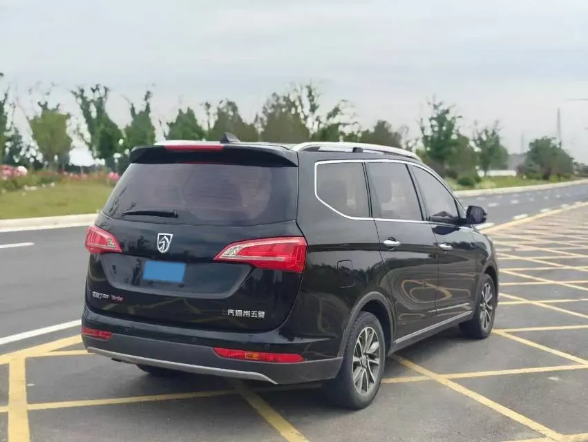 2017 BaoJun 730 1.5T 150HP L4 6MT,autocango,china used car exporter,china ev exporter,chinese used car exporter,chinese used ev exporter