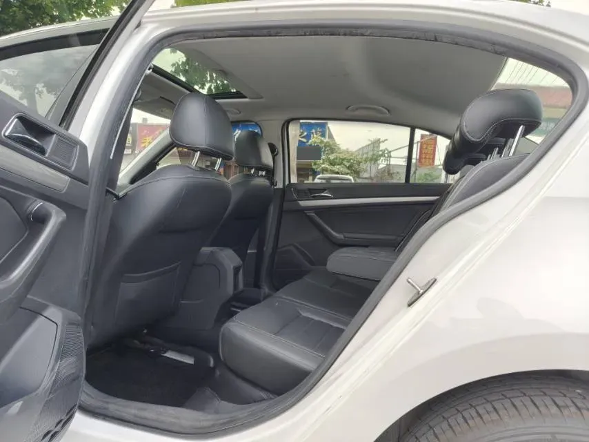 2017 Zotye Damy X7 1.8T 177HP L4 5MT,autocango,china used car exporter,china ev exporter,chinese used car exporter,chinese used ev exporter