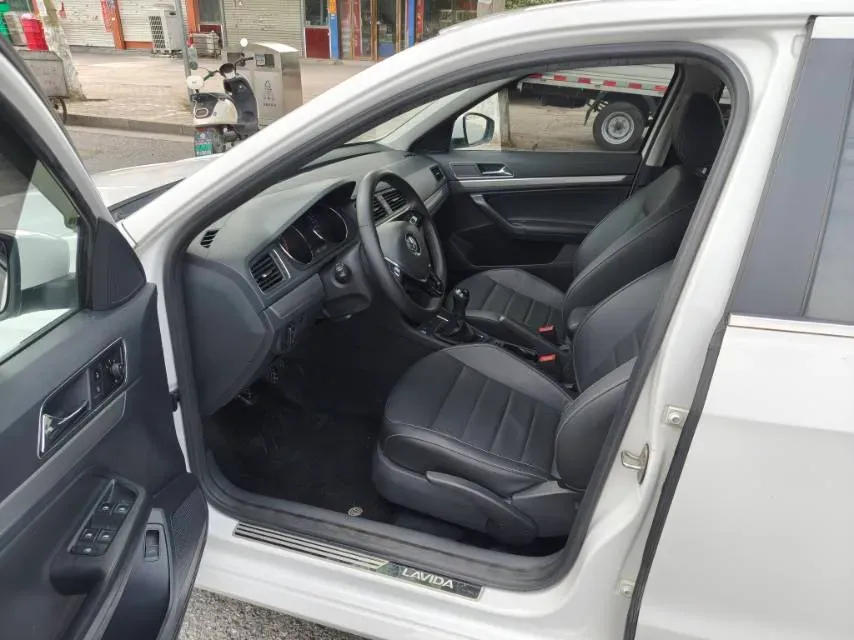 2017 Zotye Damy X7 1.8T 177HP L4 5MT,autocango,china used car exporter,china ev exporter,chinese used car exporter,chinese used ev exporter