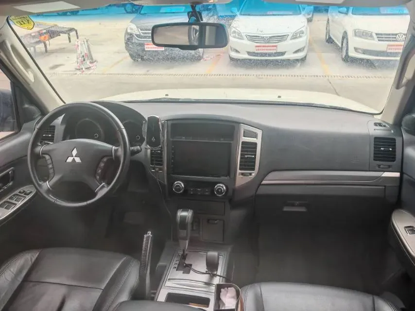 2019 Mitsubishi Pajero 3.0L 174HP V6 5AT,autocango,china used car exporter,china ev exporter,chinese used car exporter,chinese used ev exporter