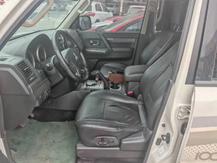 2019 Mitsubishi Pajero 3.0L 174HP V6 5AT,autocango,china used car exporter,china ev exporter,chinese used car exporter,chinese used ev exporter