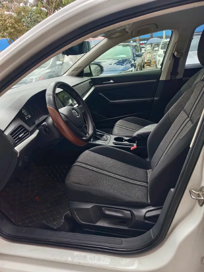 2018 Landwind XiaoYao 1.5T 163HP L4 CVT,autocango,china used car exporter,china ev exporter,chinese used car exporter,chinese used ev exporter