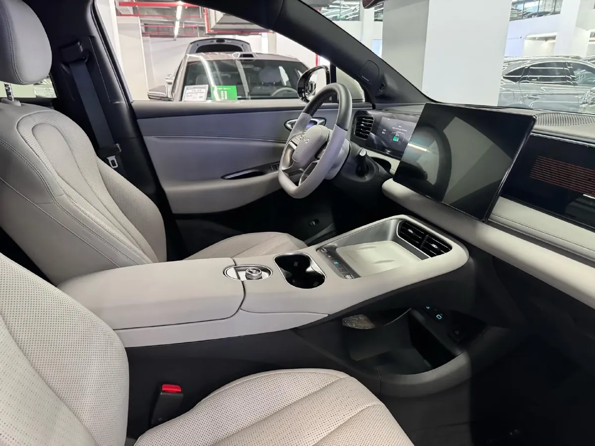 2025 LanDian E5 PLUS 1.5L 95HP L4 E-CVT PHEV,autocango,china used car exporter,china ev exporter,chinese used car exporter,chinese used ev exporter