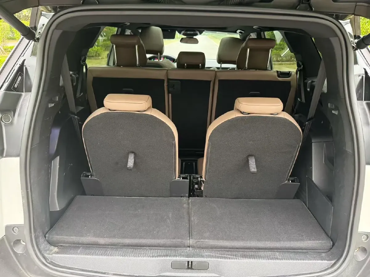 2019 Peugeot 5008 1.8T 204HP L4 6AT,autocango,china used car exporter,china ev exporter,chinese used car exporter,chinese used ev exporter