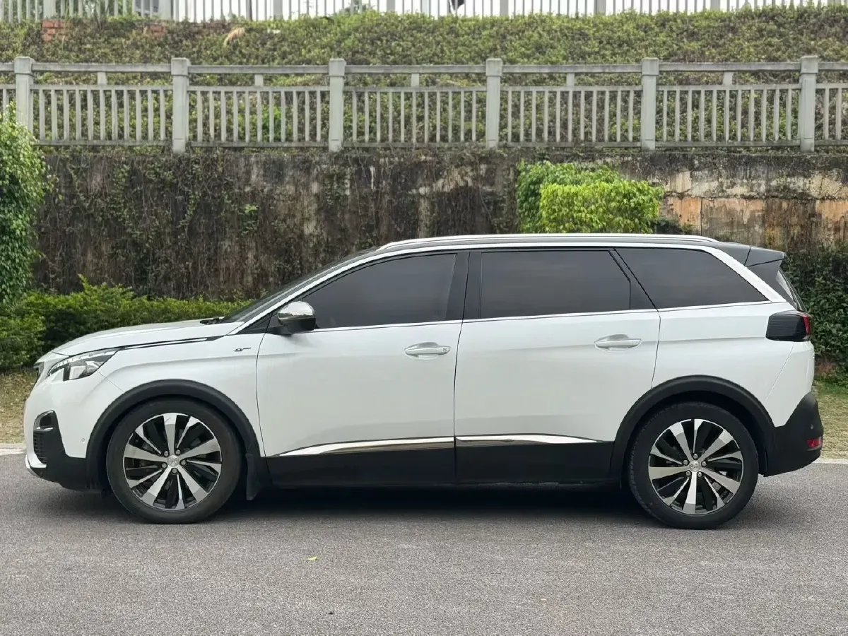 2019 Peugeot 5008 1.8T 204HP L4 6AT,autocango,china used car exporter,china ev exporter,chinese used car exporter,chinese used ev exporter