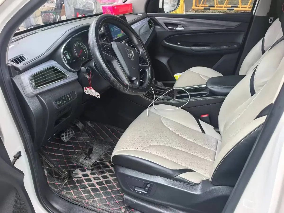 2019 BaoJun 730 1.5T 151HP L4 CVT,autocango,china used car exporter,china ev exporter,chinese used car exporter,chinese used ev exporter