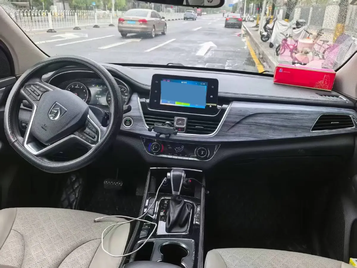 2019 BaoJun 730 1.5T 151HP L4 CVT,autocango,china used car exporter,china ev exporter,chinese used car exporter,chinese used ev exporter