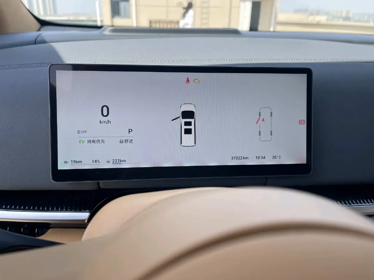 2025 Voyah Dream 1.5T 150HP L4 PHEV 41.7KWH,autocango,china used car exporter,china ev exporter,chinese used car exporter,chinese used ev exporter
