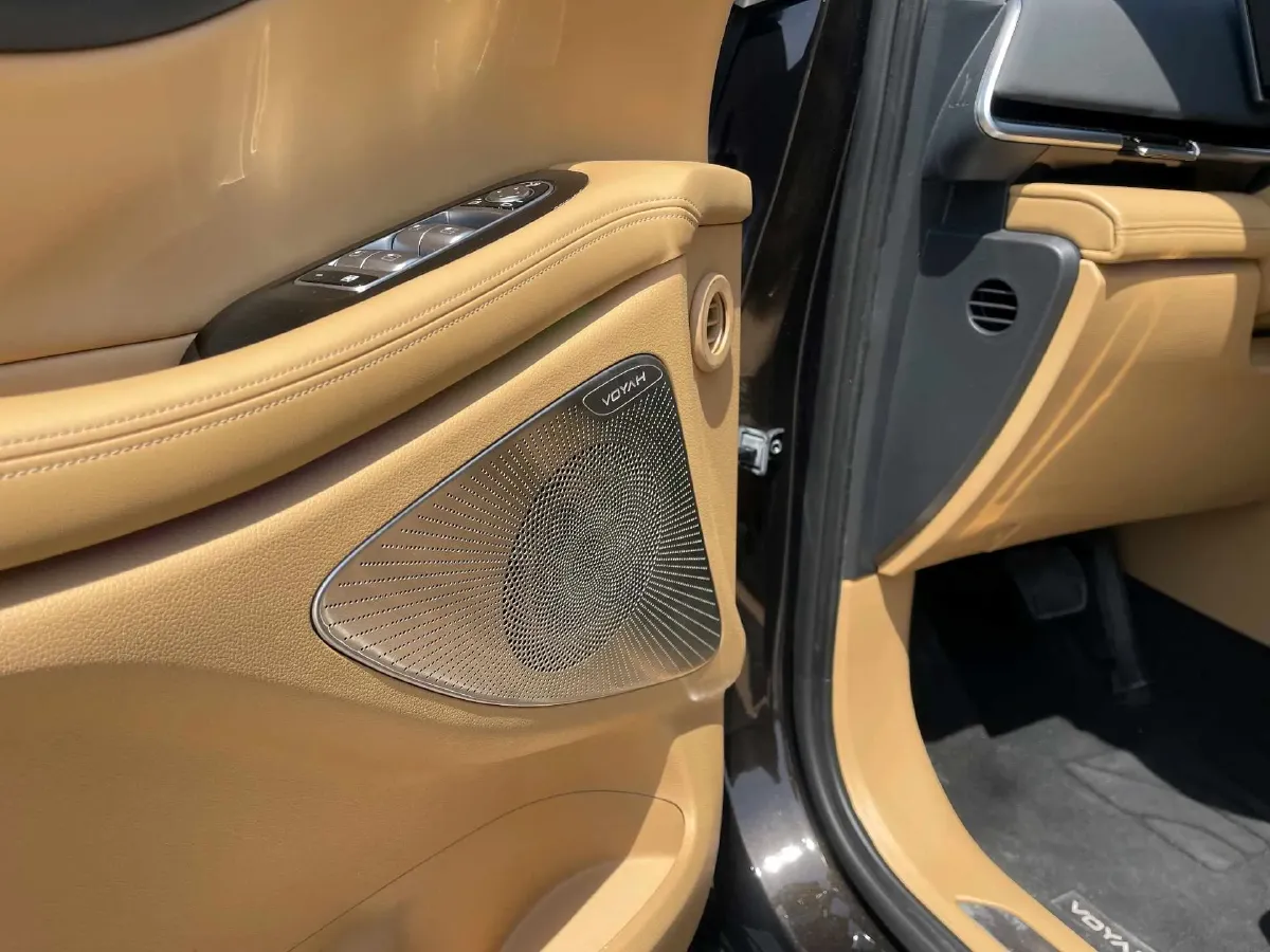 2025 Voyah Dream 1.5T 150HP L4 PHEV 41.7KWH,autocango,china used car exporter,china ev exporter,chinese used car exporter,chinese used ev exporter