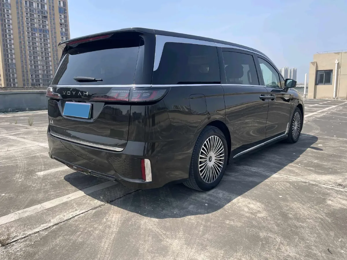 2025 Voyah Dream 1.5T 150HP L4 PHEV 41.7KWH,autocango,china used car exporter,china ev exporter,chinese used car exporter,chinese used ev exporter
