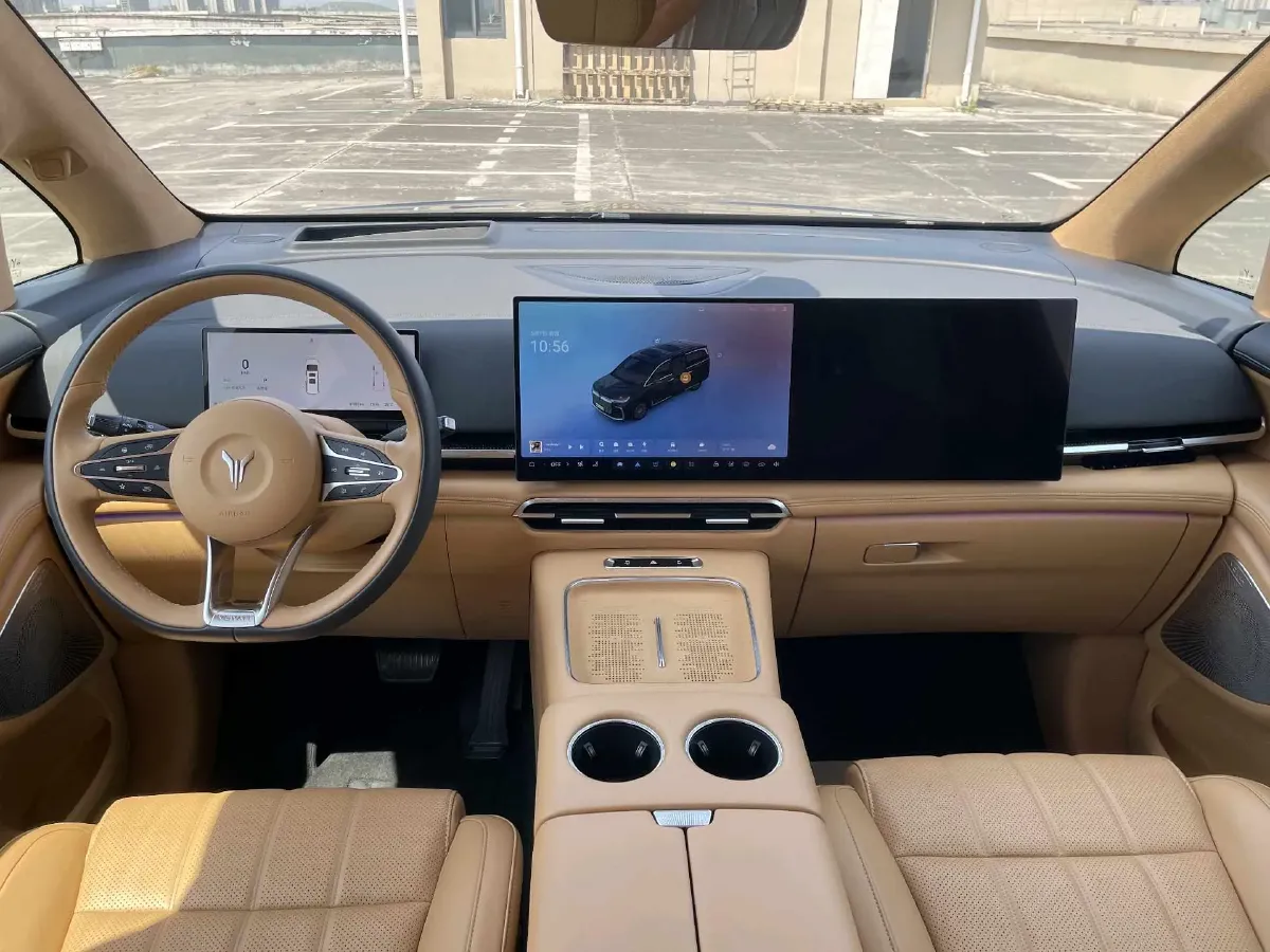 2025 Voyah Dream 1.5T 150HP L4 PHEV 41.7KWH,autocango,china used car exporter,china ev exporter,chinese used car exporter,chinese used ev exporter