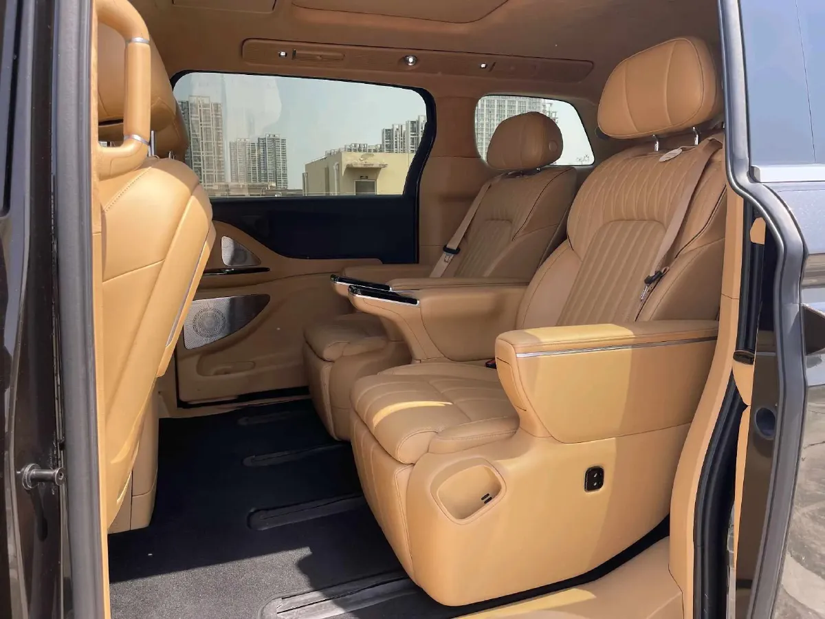 2025 Voyah Dream 1.5T 150HP L4 PHEV 41.7KWH,autocango,china used car exporter,china ev exporter,chinese used car exporter,chinese used ev exporter