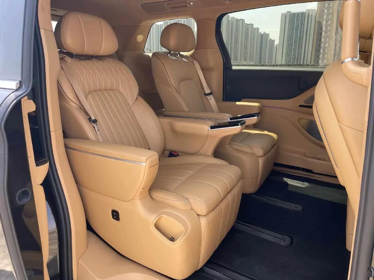 2025 Voyah Dream 1.5T 150HP L4 PHEV 41.7KWH,autocango,china used car exporter,china ev exporter,chinese used car exporter,chinese used ev exporter