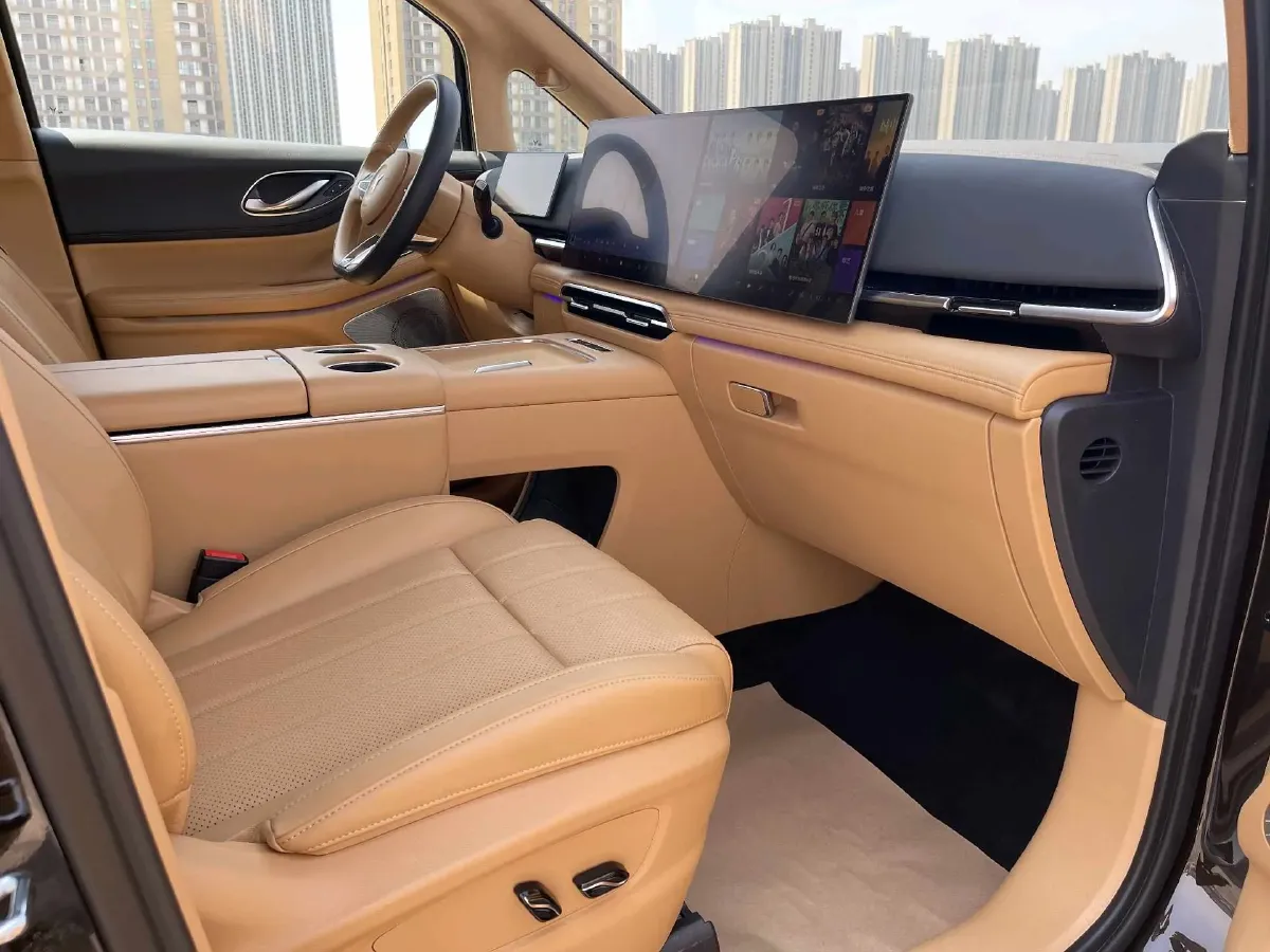 2025 Voyah Dream 1.5T 150HP L4 PHEV 41.7KWH,autocango,china used car exporter,china ev exporter,chinese used car exporter,chinese used ev exporter