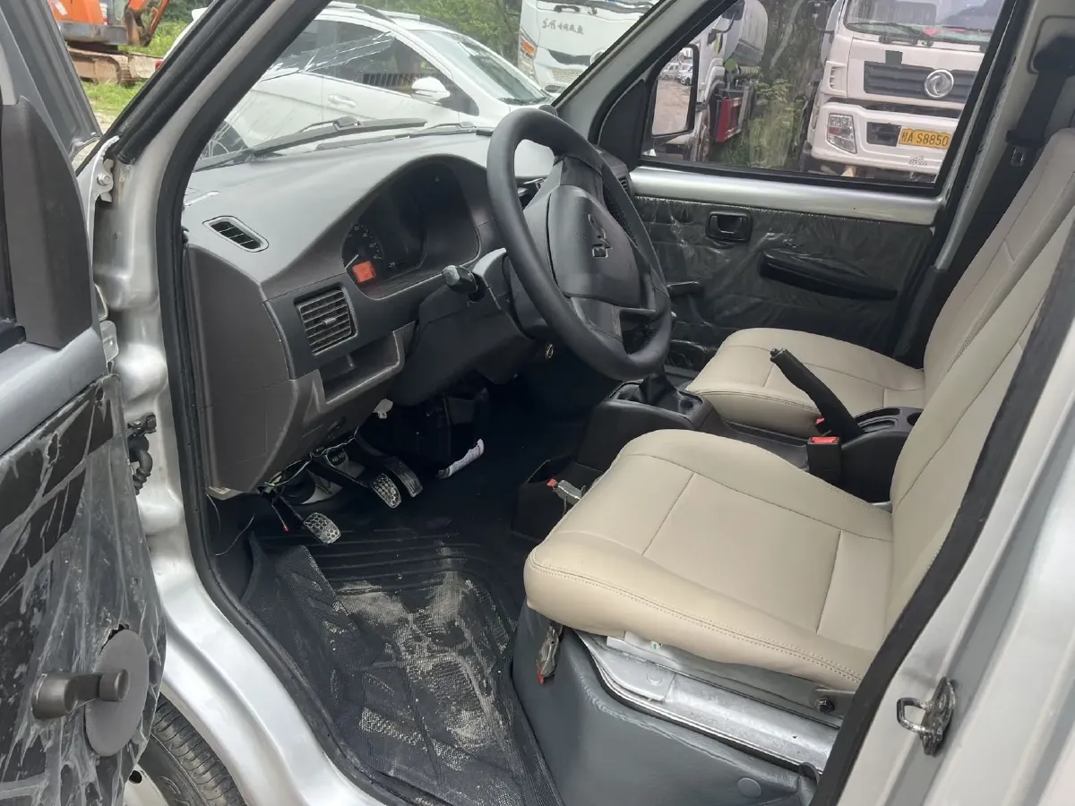 2021 WuLing RongGuang Mini Truck 1.5L 99HP L4 5MT,autocango,china used car exporter,china ev exporter,chinese used car exporter,chinese used ev exporter