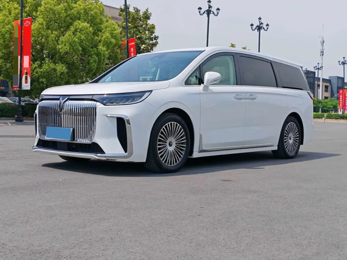 2025 Voyah Dream 1.5T 150HP L4 PHEV 41.7KWH,autocango,china used car exporter,china ev exporter,chinese used car exporter,chinese used ev exporter